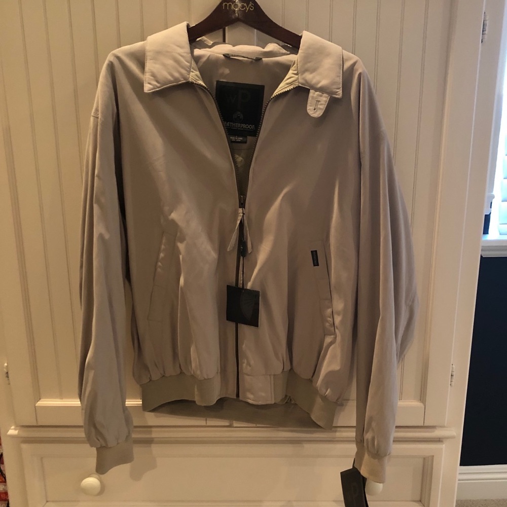 Men’s khaki windbreaker jacket